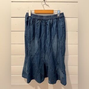 Blue denim patchwork-style skirt – No brand tag –Size S based on measurements